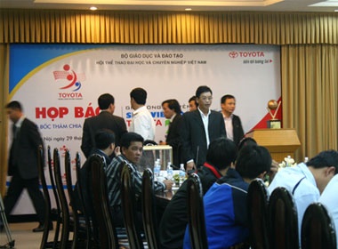 Giai bong chuyen sinh vien 2010 'vao guong' hinh anh