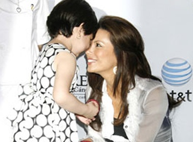 Eva Longoria nhan nuoi tre Haiti? hinh anh