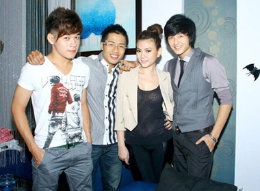 Thu Thuy nhi nhanh cung hot boy hinh anh