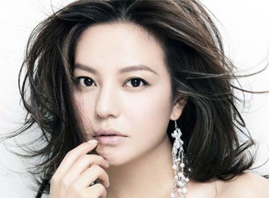 Trieu Vy kieu sa trong quang cao trang suc hinh anh