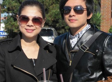 Dan Truong to chuc sinh nhat tren may bay hinh anh