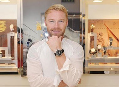 Ronan Keating 'choi kho' bao chi Viet Nam? hinh anh