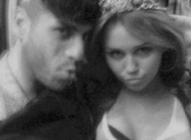 Miley Cyrus tiep tuc lo anh rieng tu hinh anh