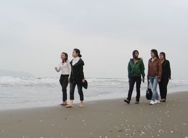 Mua dong choi bien Cua Lo hinh anh