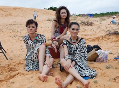 Thi sinh Viet Nam's Next Top Model 'hoang da' o Phan Thiet hinh anh