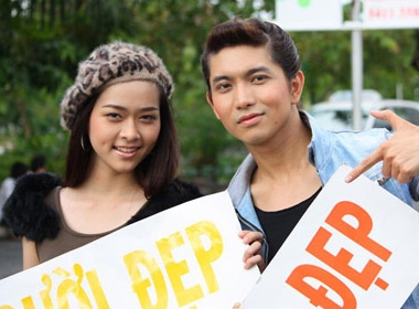 Tim 'cua gai' tren pho hinh anh