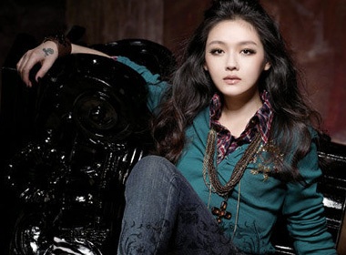 Tu Hy Vien 'cap' trai tre hinh anh