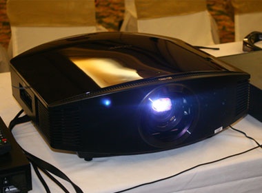 Sony gioi thieu may chieu 3D tai Viet Nam hinh anh