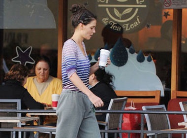 Katie Holmes loi thoi dao pho hinh anh
