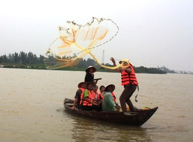 Quang luoi, lac thung chai o Hoi An hinh anh
