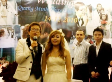 Xon xao clip dam cuoi dong tinh nu tai Ha Noi hinh anh