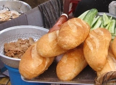 Con duong banh mi cha ca thom phuc hinh anh