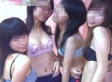 Phat hoang canh 9X nude tap the hinh anh