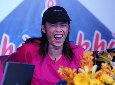 Hoai Linh 'cuoi tit mat' trong ngay sinh nhat hinh anh