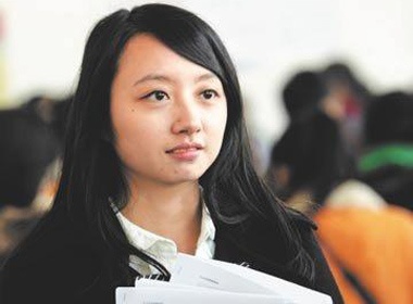 Co gai xinh xan in anh minh vao ho so xin viec hinh anh