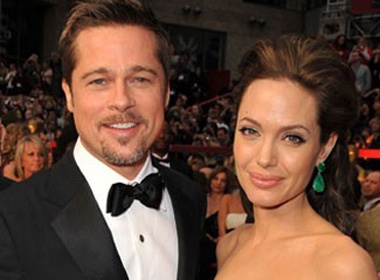 Angelina Jolie mua nhan cuoi tang nguoi tinh hinh anh