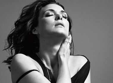 Nhan sac quyen ru cua Winona Ryder hinh anh