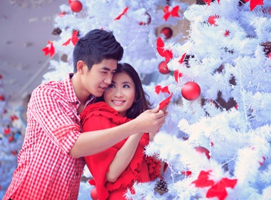 Nguyet Anh don Giang sinh tinh tu ben Cao Lam Vien hinh anh