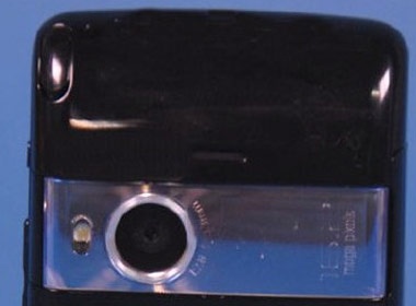 Dien thoai 16 'cham' chong nuoc cua Sony Ericsson lo dien hinh anh