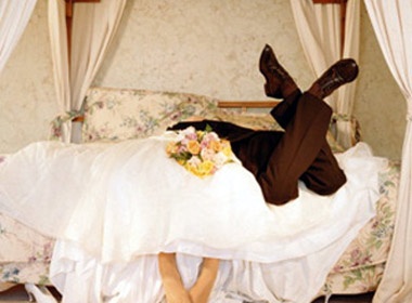 Khi dem tan hon chi la 'thu tuc' hinh anh