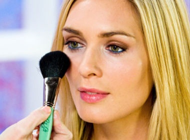 Trang diem rang ro chao ngay moi hinh anh