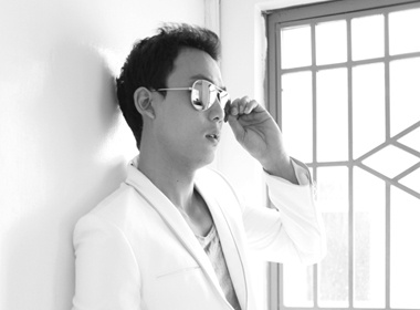 Son Tung lam dan choi hinh anh