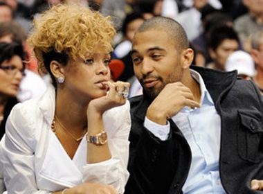 Rihanna lang le chia tay ban trai hinh anh