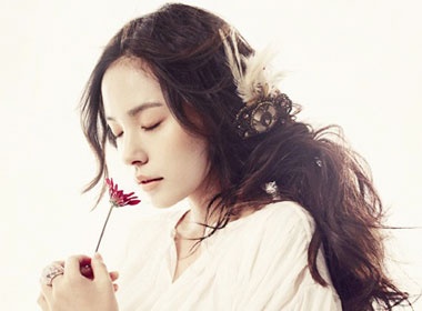 Mot Min Hyo Rin tho ngay, quyen ru hinh anh