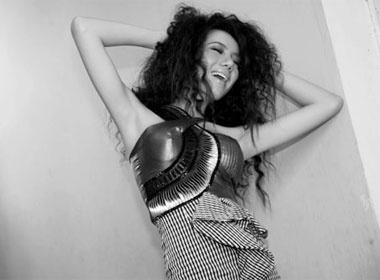 Chung Thuc Quyen goi cam voi toc xu hinh anh