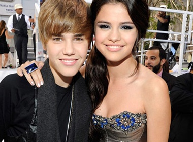 Justin Bieber 'qua dem' cung Selena Gomez o khach san? hinh anh