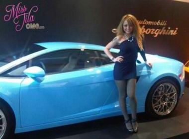 Ca si My goc Viet so huu Lamborghini mau 'doc' hinh anh