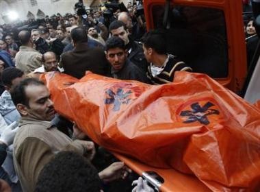 Kinh hoang vu danh bom nham vao nha tho Ai Cap hinh anh