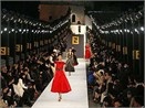 Catwalk tren Van ly truong thanh hinh anh
