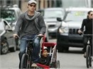 Brad Pitt: Dap xe mung sinh nhat hinh anh