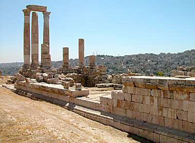 Kham pha thu do lau doi cua Jordan hinh anh