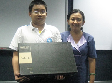 3 laptop Sony Vaio da co chu hinh anh