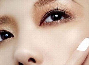 6 meo xoa quang tham quanh mat hinh anh