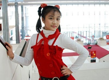 Nu sinh da tai cua thanh pho Hoa phuong do hinh anh