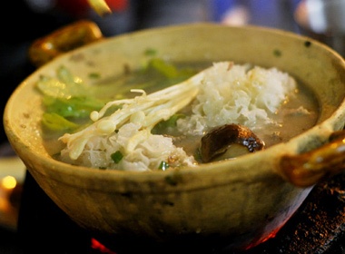 Lau chao suon am long giua troi lanh te tai hinh anh