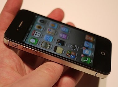 iPhone 4 ban CDMA ra mat voi ang-ten duoc thiet ke lai hinh anh