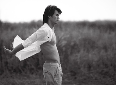 Nhan Phuc Vinh lanh lung giua dong co hinh anh