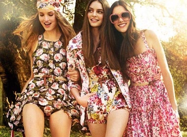 Sac hoa lang man cua D&G hinh anh