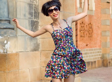 Xuan Lan nhi nhanh voi dam hoa hinh anh