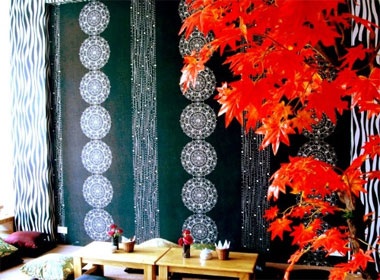 Ngam cay la do o quan xi tin hinh anh