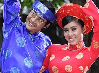 Le Phuong dien ao dai 'quay' cung Ngoc Tuong hinh anh