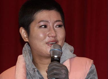 Selina (S.H.E) oa khoc trong ngay hop bao hinh anh