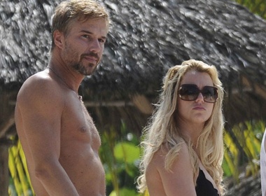 Britney Spears tu choi loi cau hon cua ban trai hinh anh