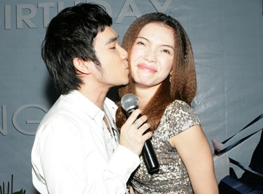 Quang Ha hon Quach An An trong sinh nhat hinh anh