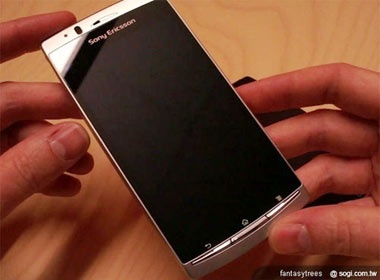Chiem nguong ve 'sexy' cua Sony Ericsson Xperia Arc hinh anh