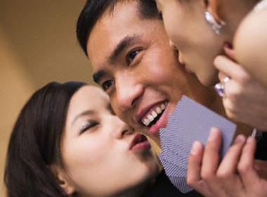 Nhap vien vi co... qua nhieu ban tinh hinh anh